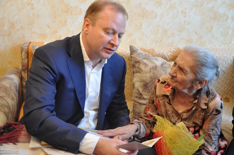 Поздравление ветерана с Международным женским днем