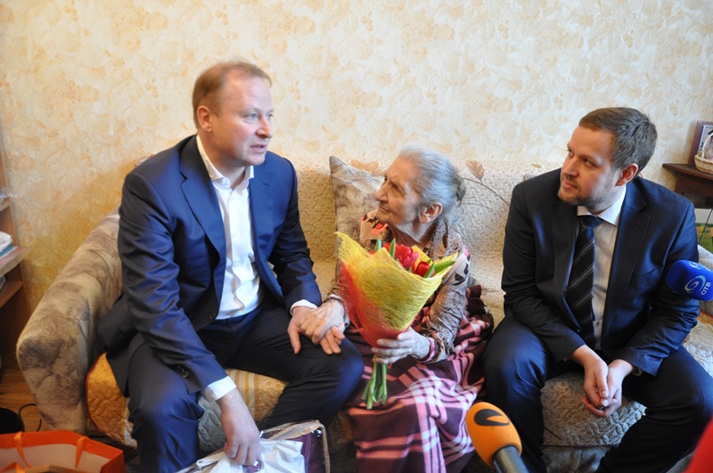 Поздравление ветерана с Международным женским днем