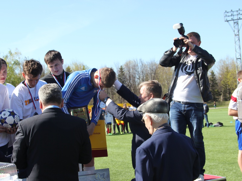 Состоялось награждение победителей школьной футбольной лиги «Кубок Победы»