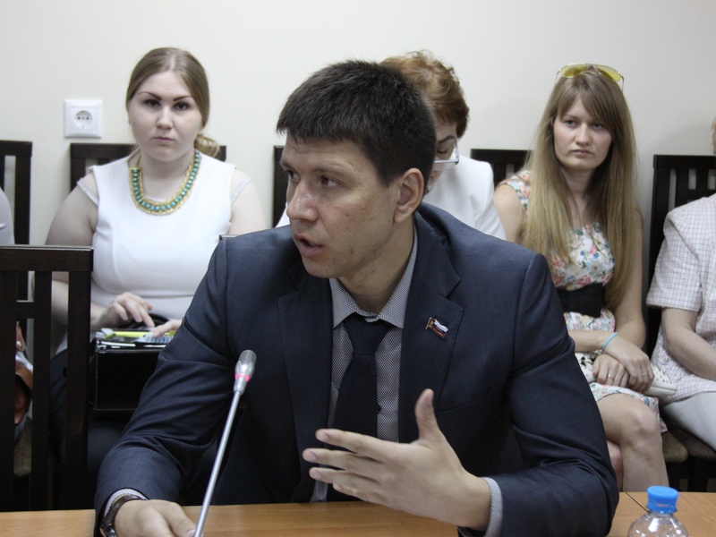 Круглый стол на тему: «Контроль качества оформления и ухода за городскими газонами в летний период» (9.06.2015) 