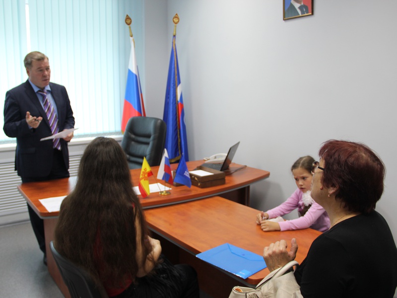 Секретарь регионального отделения Николай Малов провел прием граждан