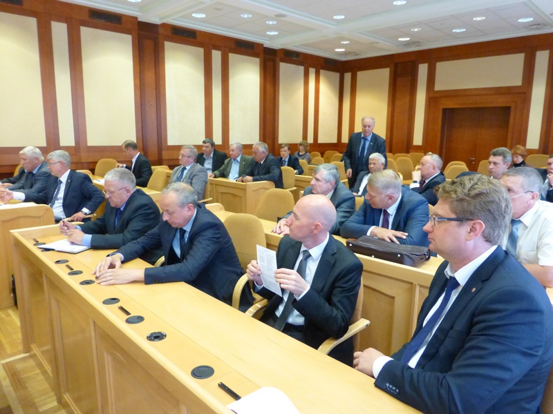 Единороссы обсудили проблему капремонта многоквартирников с представителями муниципалитетов, 18.08