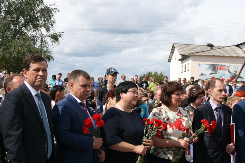 Открытие мемориального комплекса летчику-асу Григорию Речкалову в поселке Зайково