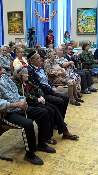 «Крепкая семья» поздравила пенсионеров с Днем пожилых людей