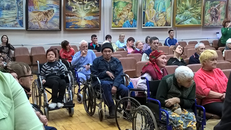 «Крепкая семья» поздравила пенсионеров с Днем пожилых людей