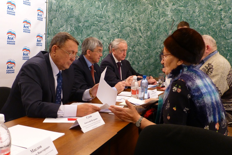 Региональная общественная приемная провела прием в Нижнем Тагиле (10.11.2015)