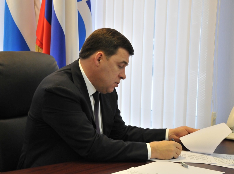 Евгений Куйвашев ответил на вопросы свердловчан в рамках Единого дня приема граждан (1.12.2015)