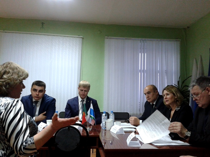 Елена Чечунова в рамках Единого дня приема граждан встретилась с жителями Новоуткинска (30.11.2015)