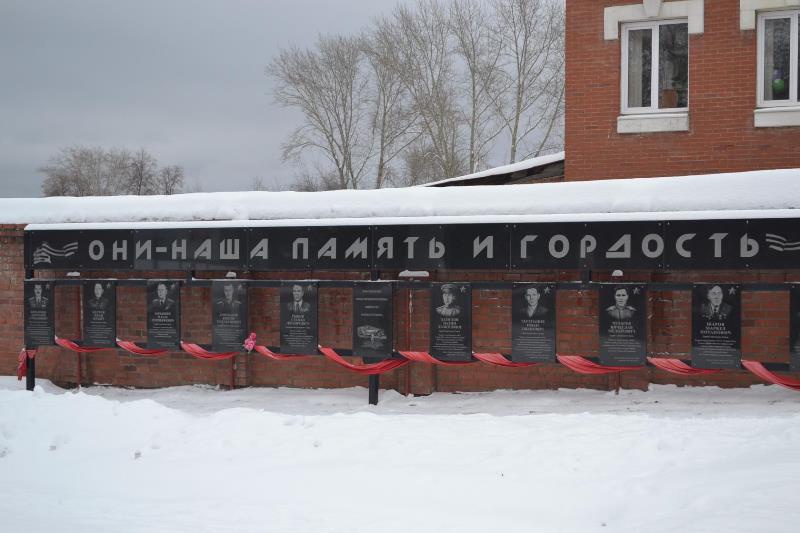 Полевские партийцы провели автопробег приуроченный Дню Героев России и Отечества 5.12