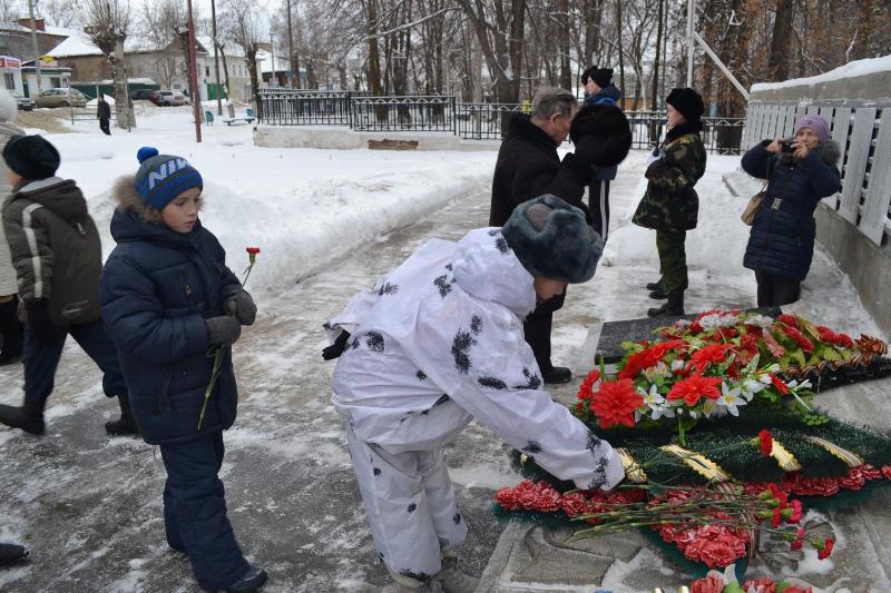 Полевские партийцы провели автопробег приуроченный Дню Героев России и Отечества 5.12