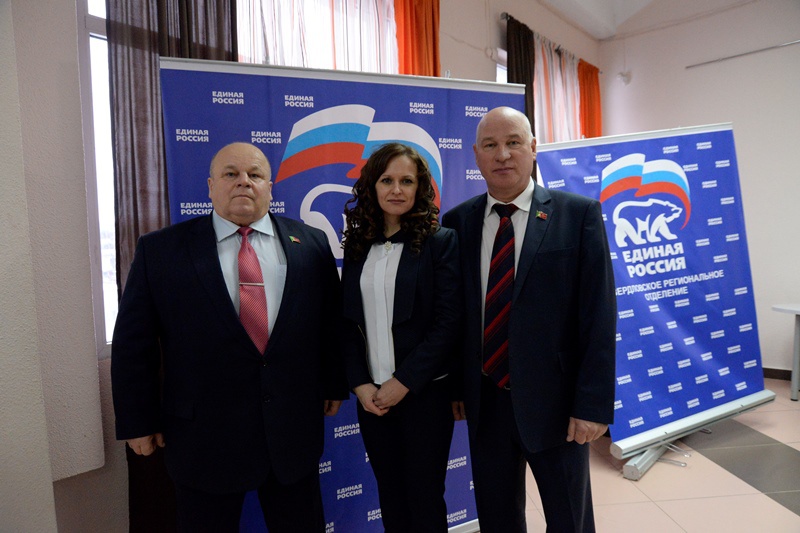 Партийцы на XXVIII конференции СРО партии "Единая Россия" 12.12  