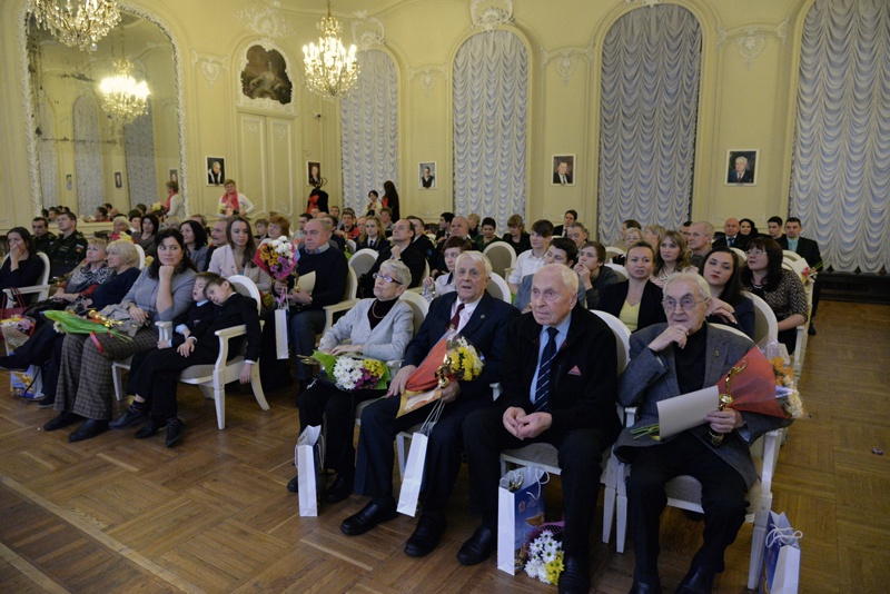 Вакансии петроградском районе. Администрация Петроградского района. Зал награждений администрации. Администрация Петроградского района СПБ. Клуб молодежный Петроградского района.