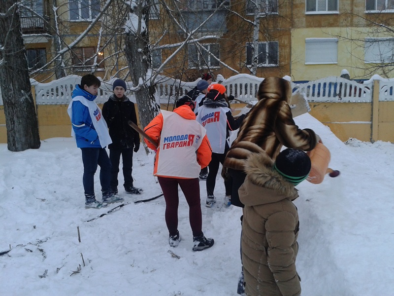 Единороссы вручили воспитанникам детского дома новогодние подарки 23.12