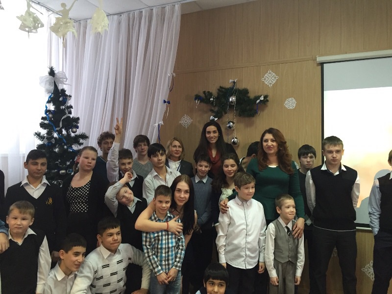 Единороссы вручили воспитанникам детского дома новогодние подарки 23.12
