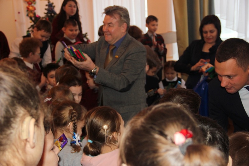 Шоколад - детям: сладкие подарки для учеников 3-й чебоксарской школы