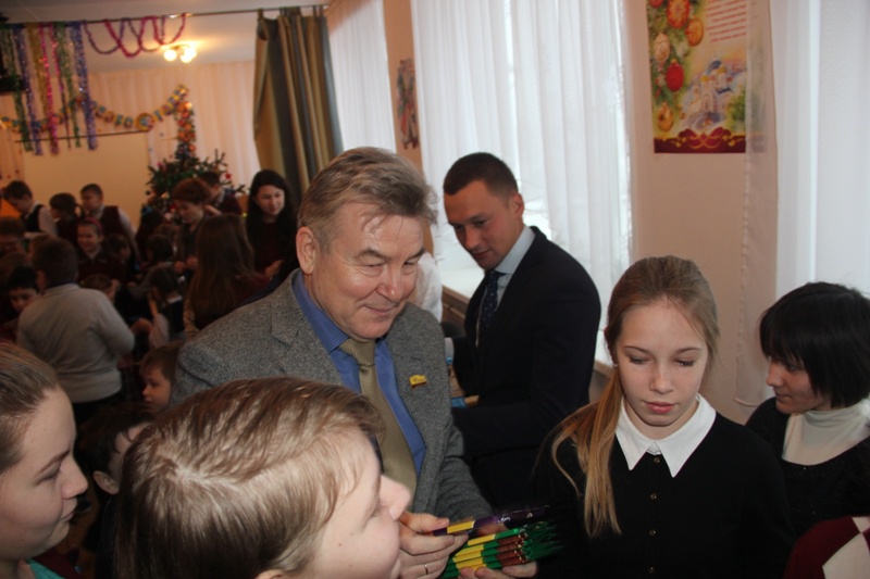 Шоколад - детям: сладкие подарки для учеников 3-й чебоксарской школы