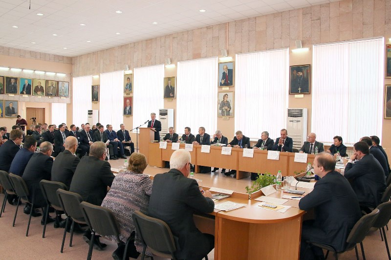 Единороссы приняли участие в расширенном заседании правления Совета муниципальных образований региона (фото - Департамент информполитики) (14.01.2016)