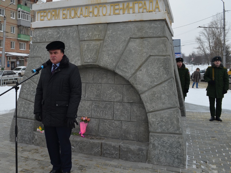 Митинг в день полного освобождения Ленинграда от блокады