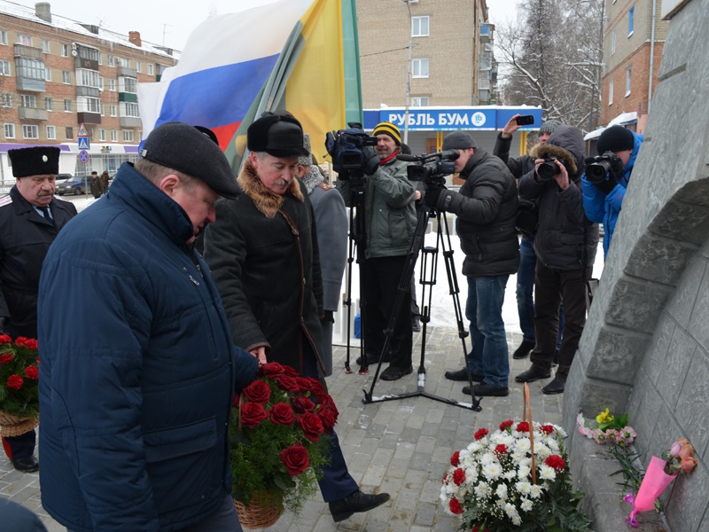 Митинг в день полного освобождения Ленинграда от блокады