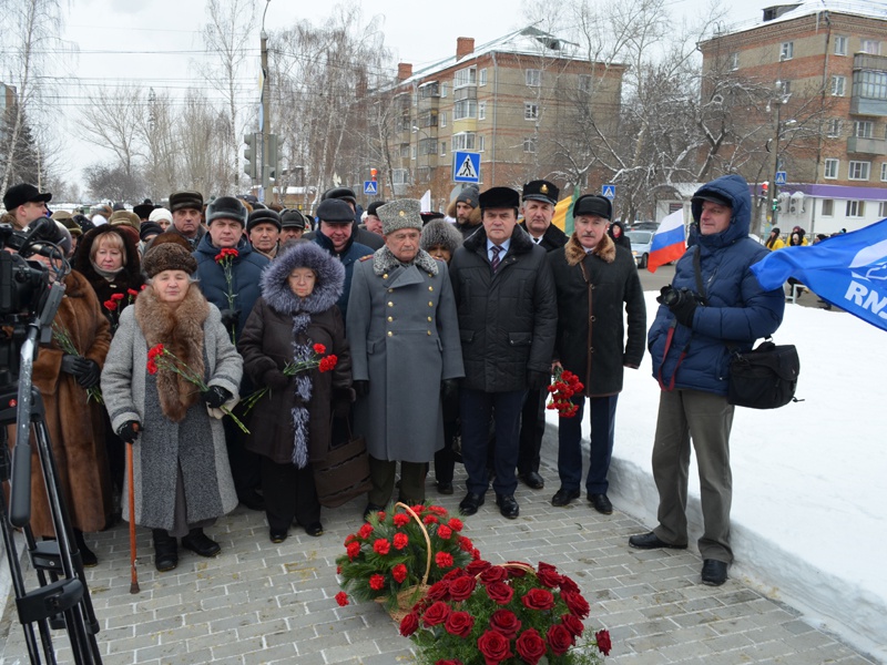 Митинг в день полного освобождения Ленинграда от блокады