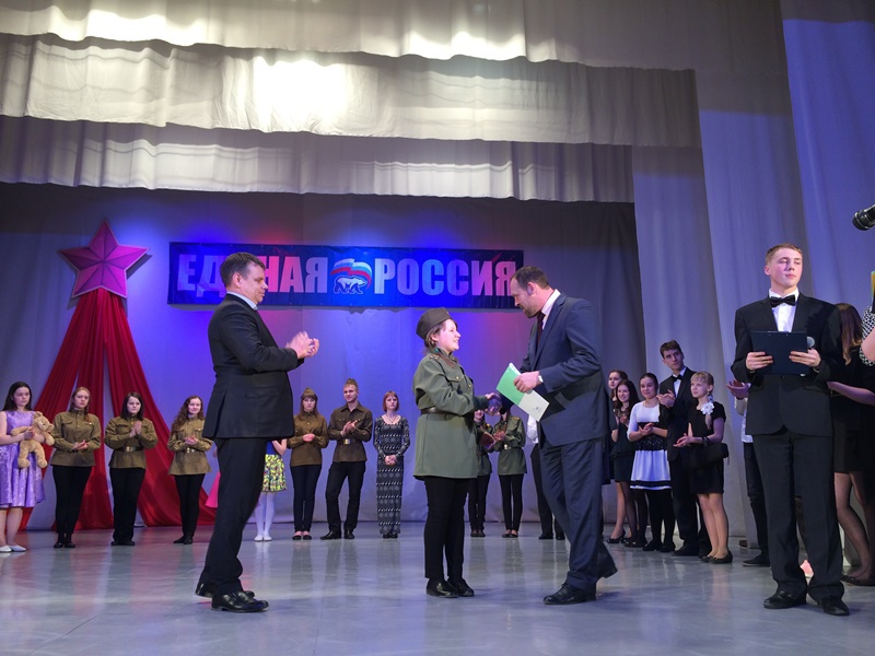 В Алапаевске партийцы провели фестиваль патриотической песни (17.02.2016)