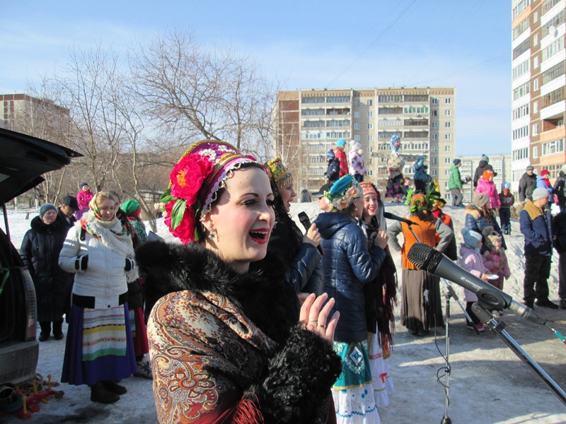Верх-исетские единороссы организовали праздник Масленицы (12.03.2016)