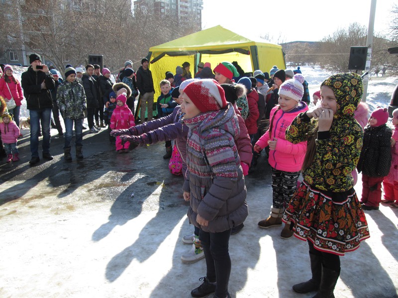 Верх-исетские единороссы организовали праздник Масленицы (12.03.2016)