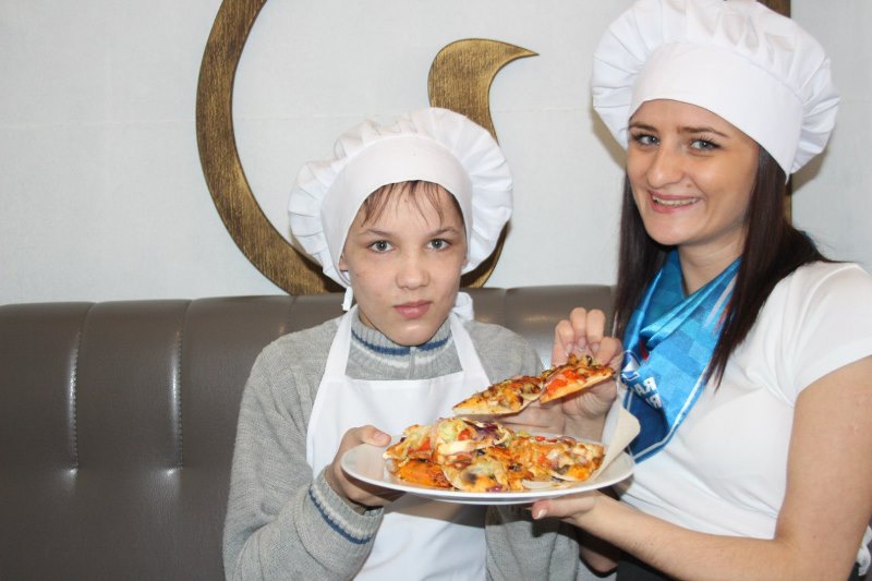 Нижнетагильские молодогвардейцы организовали для своих подшефных кулинарный мастер-класс (23.03.2016)