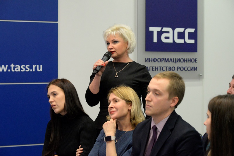 Виктор Шептий и его группа поддержки на дебатах участников ПГ в пресс-центре ТАСС (23.04.2016)