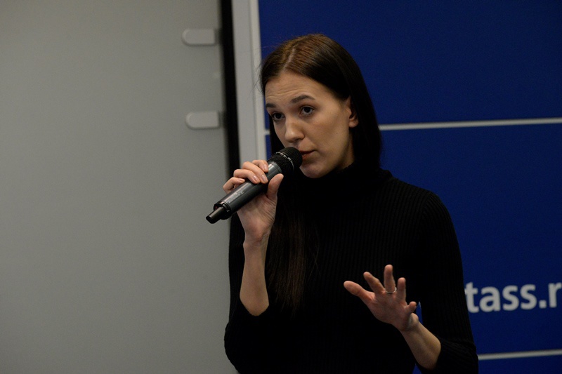 Виктор Шептий и его группа поддержки на дебатах участников ПГ в пресс-центре ТАСС (23.04.2016)
