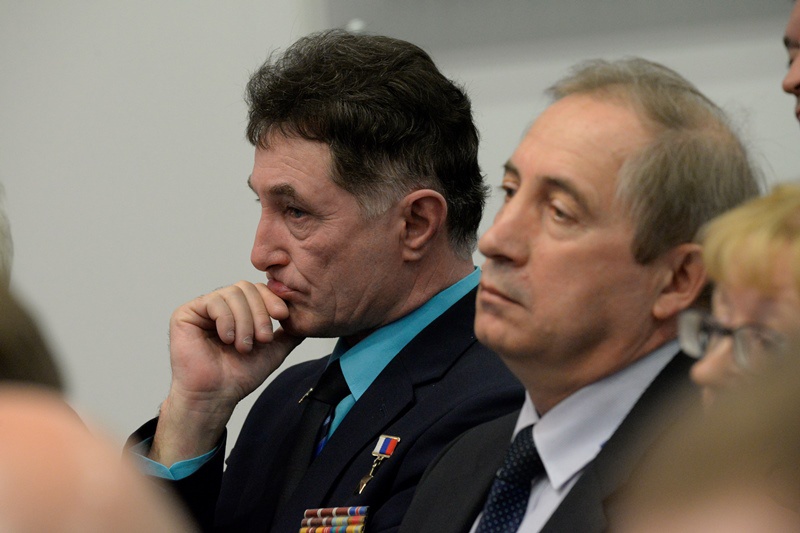 Виктор Шептий и его группа поддержки на дебатах участников ПГ в пресс-центре ТАСС (23.04.2016)