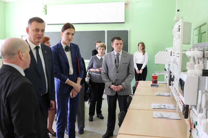 «Единая Россия» открыла «технопарк» для учителей физики (29.04.2016)