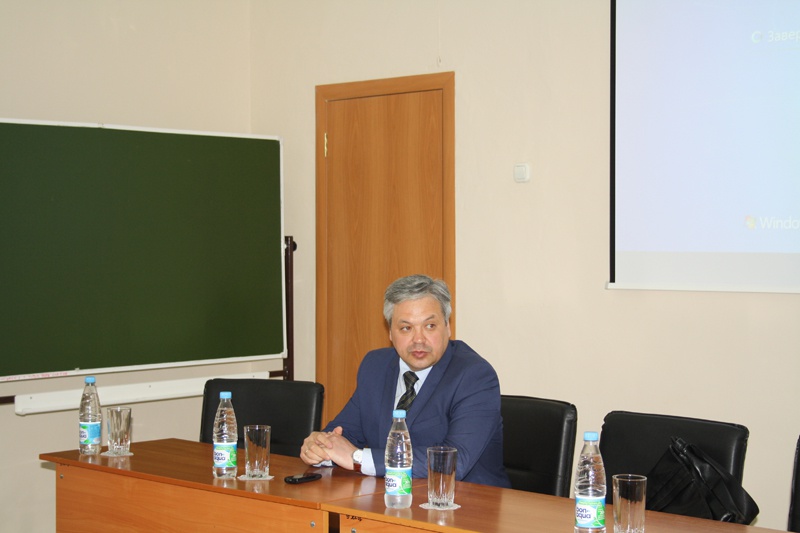 Наиль Магадиев провел встречу с работниками образования
