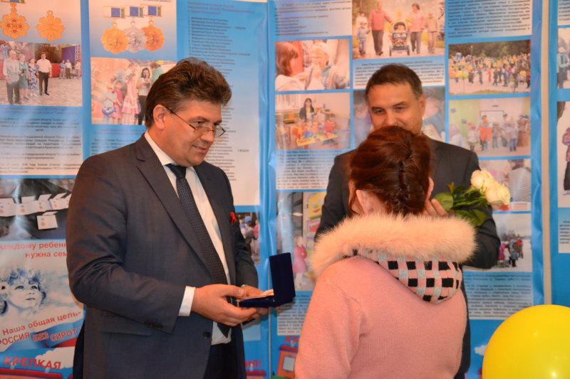 В Новоуральске открылась выставка семейных историй (1.06.2016)