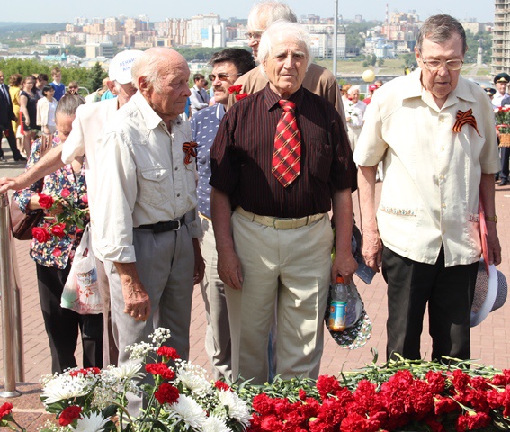 Возложение цветов в Парке Победы г.Чебоксары в День памяти и скорби 22.06.2016