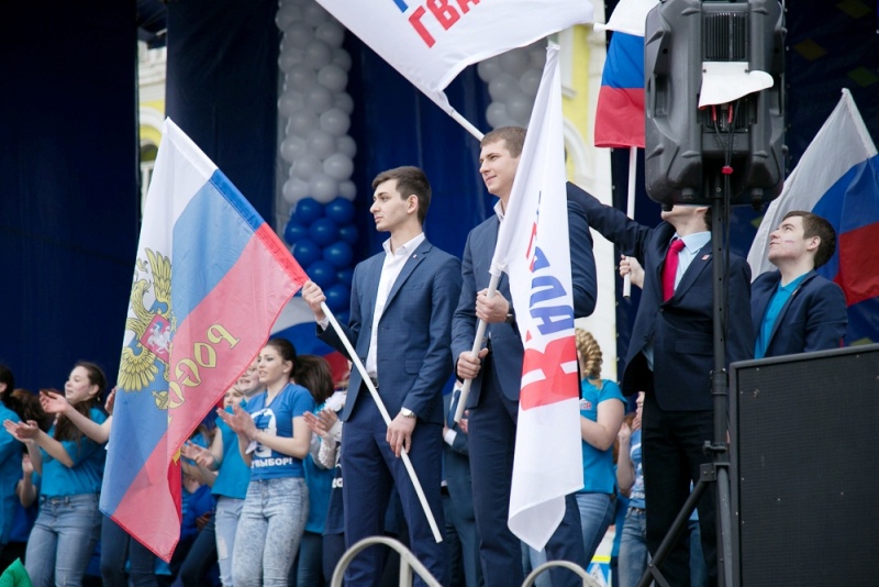 Партийцы и молодогвардейцы Норильска приняли участие в проведении Дня России
