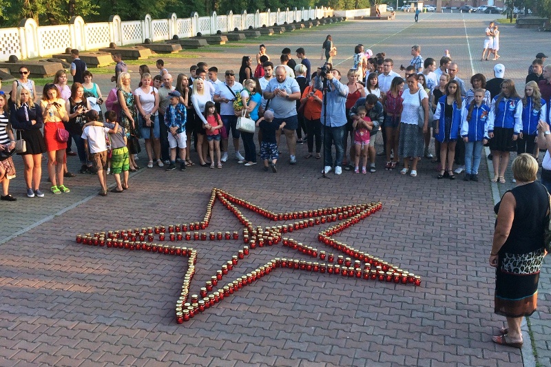 Молодогвардейцы Красноярска зажгли свечи памяти