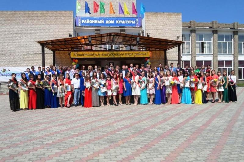 Единороссы Богучанского района поздравили выпускников - 2016