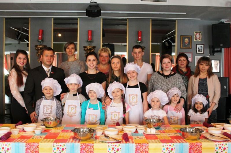 В Норильске партийцы организовали кулинарные мастер-классы для детей