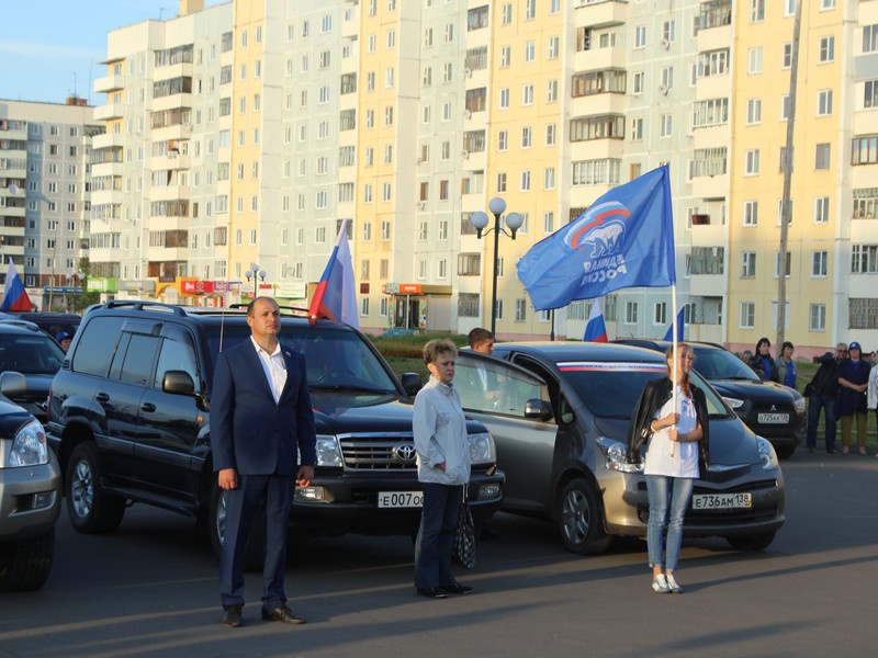 В честь Дня флага партийцы в Иркутской области организовали автопробег