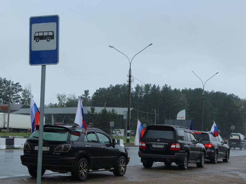 В честь Дня флага партийцы в Иркутской области организовали автопробег