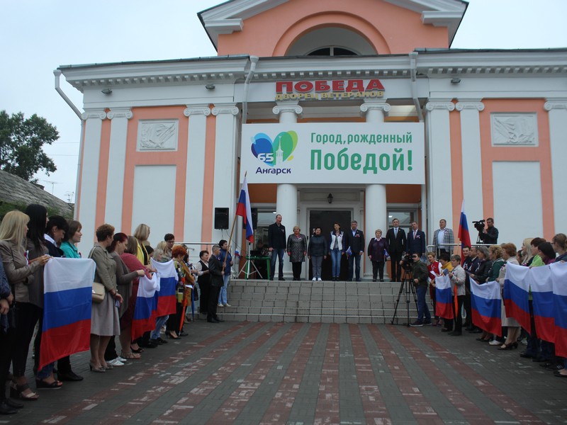 В честь Дня флага партийцы в Иркутской области организовали автопробег