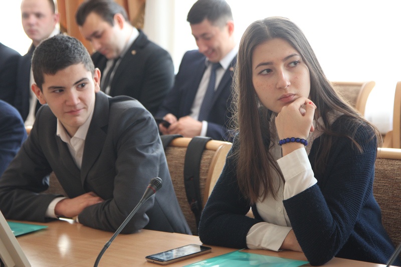 Уфимские школьники посетили пленарное заседание Государственного Собрания