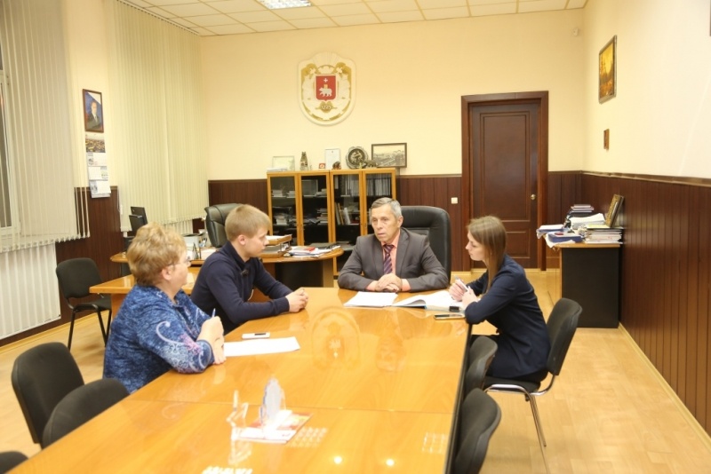 Пермь прием. Глава администрации Мотовилихинского района. Администрация Мотовилихинского района г Перми. Шаврин Илья Геннадьевич Пермь. Глава Мотовилихинского района города Перми фото.