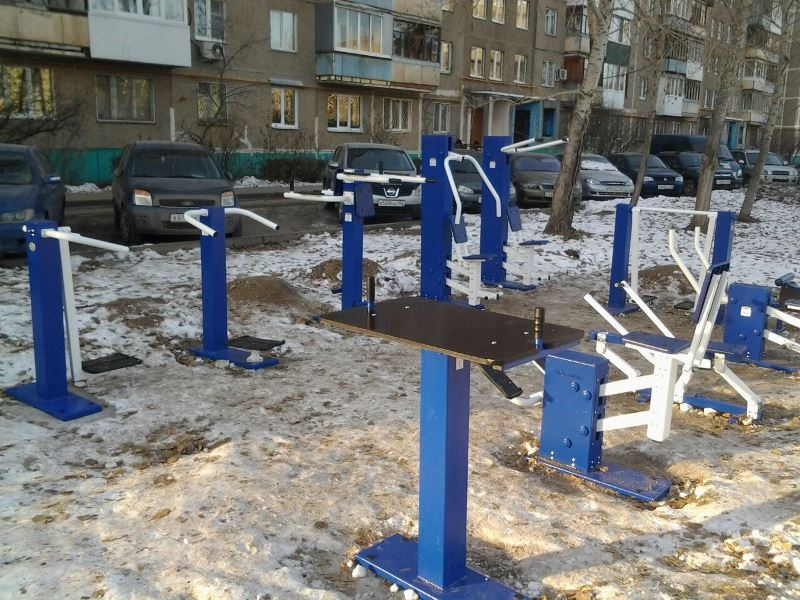 В рамках партпроекта «Реальные дела» в Октябрьском районе установлены уличные тренажеры