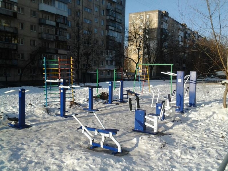 В рамках партпроекта «Реальные дела» в Октябрьском районе установлены уличные тренажеры