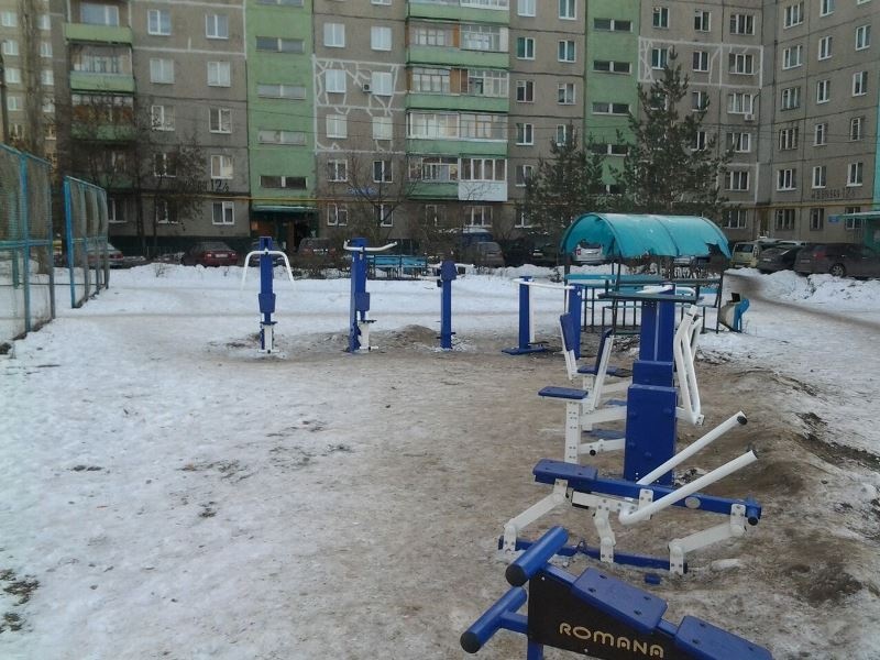В рамках партпроекта «Реальные дела» в Октябрьском районе установлены уличные тренажеры