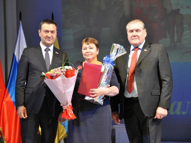 Торжественная церемония вручения медалей родителям многодетных семей