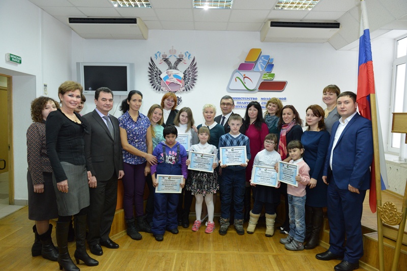 В Уфе Рима Баталова вручила юным спортсменам сертификаты на приобретение спортивного инвентаря