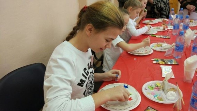 В рамках празднования 15-летия Партии в первичном отделении «Фабричная 2» прошел конкурс юных кондитеров